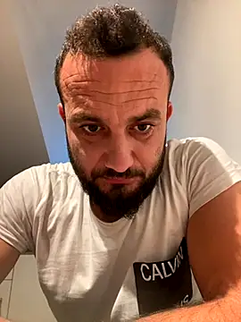 Snapshot of cosmin9000 chatting on 10-05-25, 06:23 cosmin9000 online show from 10-05-25, 06:23