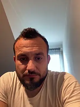 Snapshot of cosmin9000 chatting on 10-12-25, 10:25 cosmin9000 online show from 10-12-25, 10:25