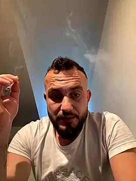 Snapshot of cosmin9000 chatting on 11-09-25, 08:45 cosmin9000 online show from 11-09-25, 08:45