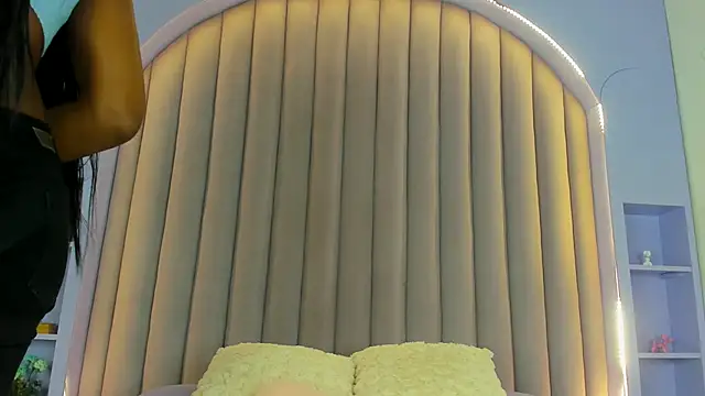 nahomi campbell online show from 02-19-25, 07:27