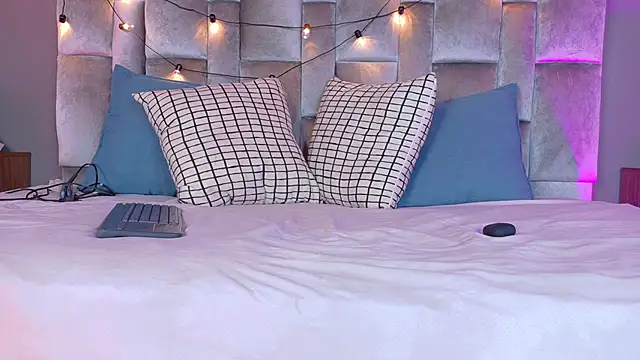 nahomi campbell online show from 02-18-26, 07:43