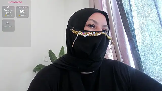 Snapshot of Amina_hafsa chatting on 05-18-26, 05:52 Amina hafsa online show from 05-18-26, 05:52