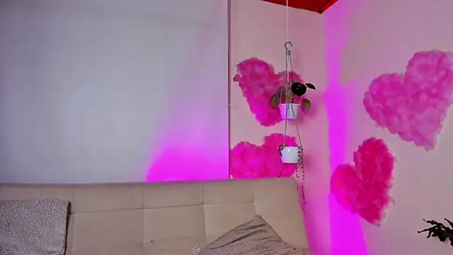 roselinedior online show from 02-15-25, 04:34