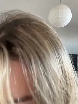 Snapshot of curvyflawless chatting on 01-06-25, 09:08 curvyflawless online show from 01-06-25, 09:08