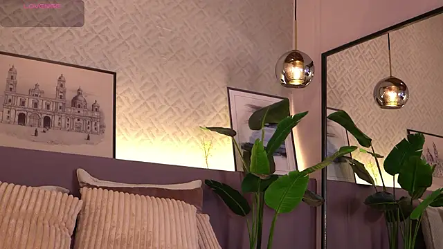 ElleDiane online show from 09-22-25, 10:34