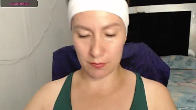 Snapshot of CATRINA-83 chatting on 05-05-26, 11:02 CATRINA-83 online show from 05-05-26, 11:02