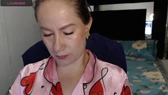 Snapshot of CATRINA-83 chatting on 05-12-26, 12:13 CATRINA-83 online show from 05-12-26, 12:13