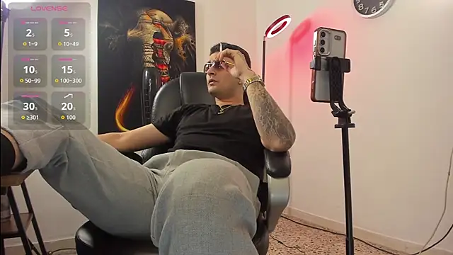 Nicolas Fellener online show from 10-27-25, 04:27