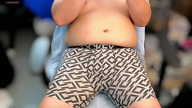 Snapshot of azndadman chatting on 09-23-25, 08:01 azndadman online show from 09-23-25, 08:01