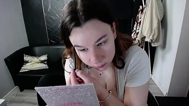 Snapshot of littleviki7 chatting on 05-12-26, 05:04 littleviki7 online show from 05-12-26, 05:04