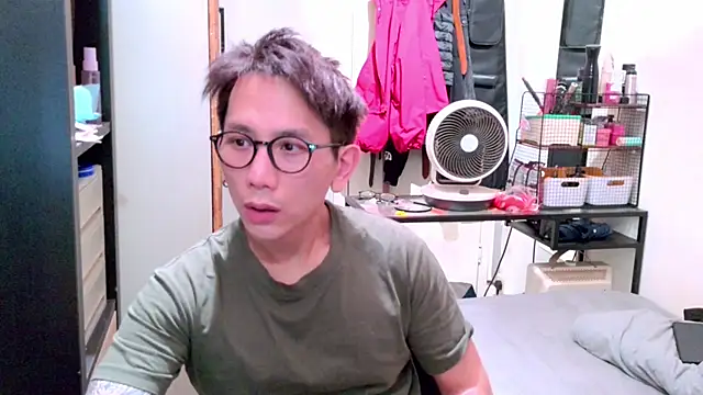 UndreamtM online show from 02-25-26, 04:27