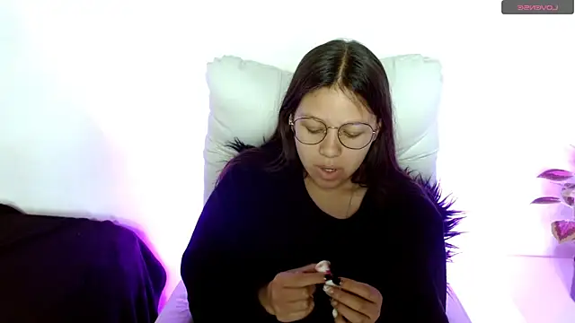 Snapshot of SamanthaRoldaan chatting on 02-14-25, 05:46 SamanthaRoldaan online show from 02-14-25, 05:46