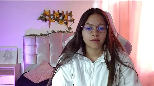 Snapshot of SamanthaRoldaan chatting on 02-18-25, 03:43 SamanthaRoldaan online show from 02-18-25, 03:43