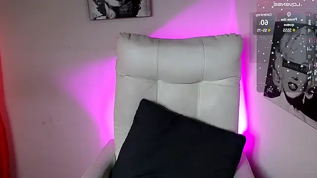 Snapshot of SamanthaRoldaan chatting on 02-28-25, 05:04 SamanthaRoldaan online show from 02-28-25, 05:04