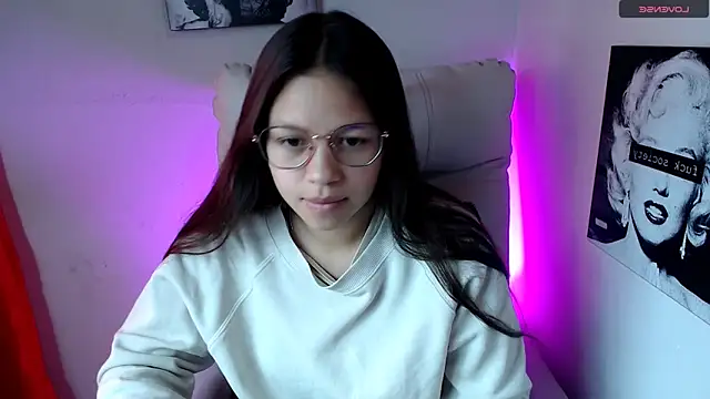 Snapshot of SamanthaRoldaan chatting on 03-02-25, 01:49 SamanthaRoldaan online show from 03-02-25, 01:49