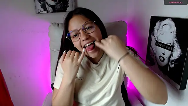 Snapshot of SamanthaRoldaan chatting on 03-02-25, 04:53 SamanthaRoldaan online show from 03-02-25, 04:53