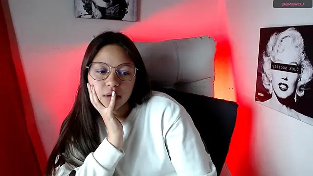 Snapshot of SamanthaRoldaan chatting on 03-05-25, 04:46 SamanthaRoldaan online show from 03-05-25, 04:46