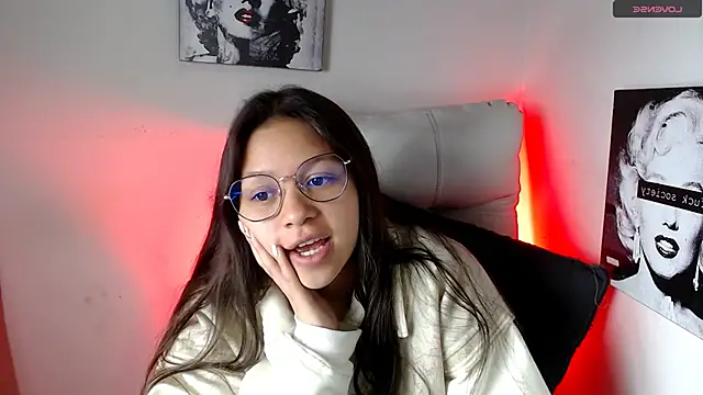 Snapshot of SamanthaRoldaan chatting on 03-06-25, 03:45 SamanthaRoldaan online show from 03-06-25, 03:45