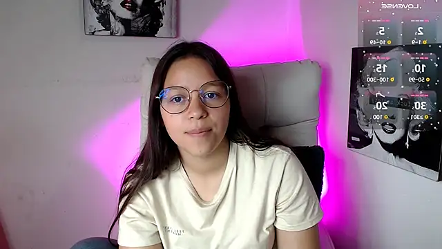 Snapshot of SamanthaRoldaan chatting on 03-08-25, 05:11 SamanthaRoldaan online show from 03-08-25, 05:11