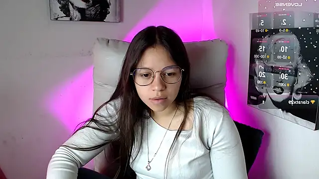 Snapshot of SamanthaRoldaan chatting on 03-10-25, 04:57 SamanthaRoldaan online show from 03-10-25, 04:57