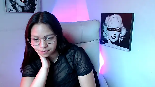 Snapshot of SamanthaRoldaan chatting on 03-15-25, 02:45 SamanthaRoldaan online show from 03-15-25, 02:45