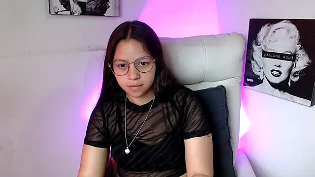 Snapshot of SamanthaRoldaan chatting on 03-15-25, 05:48 SamanthaRoldaan online show from 03-15-25, 05:48