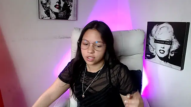 Snapshot of SamanthaRoldaan chatting on 03-15-25, 08:54 SamanthaRoldaan online show from 03-15-25, 08:54