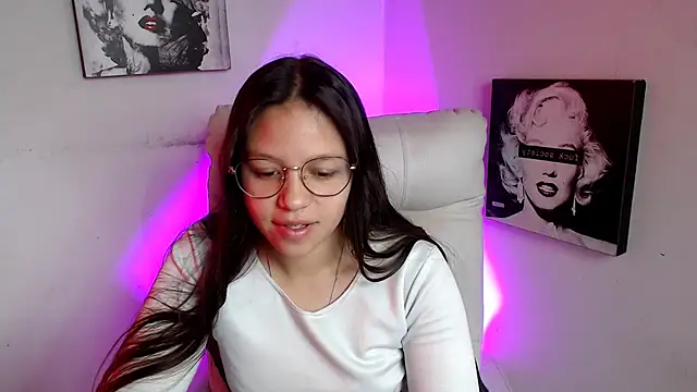 Snapshot of SamanthaRoldaan chatting on 03-17-25, 02:12 SamanthaRoldaan online show from 03-17-25, 02:12