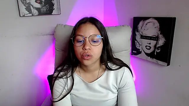 Snapshot of SamanthaRoldaan chatting on 03-17-25, 05:27 SamanthaRoldaan online show from 03-17-25, 05:27