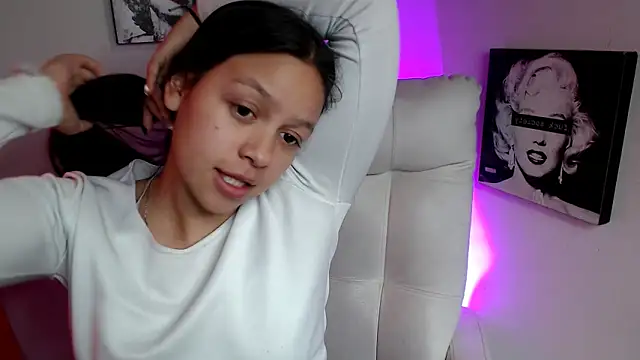 Snapshot of SamanthaRoldaan chatting on 03-17-25, 08:30 SamanthaRoldaan online show from 03-17-25, 08:30