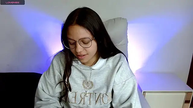 Snapshot of SamanthaRoldaan chatting on 03-18-25, 07:42 SamanthaRoldaan online show from 03-18-25, 07:42