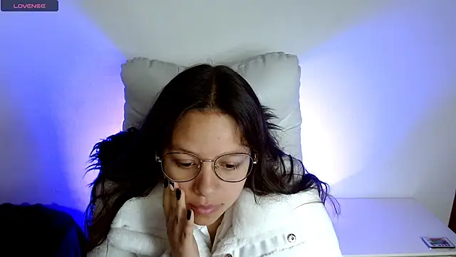 Snapshot of SamanthaRoldaan chatting on 03-19-25, 04:34 SamanthaRoldaan online show from 03-19-25, 04:34