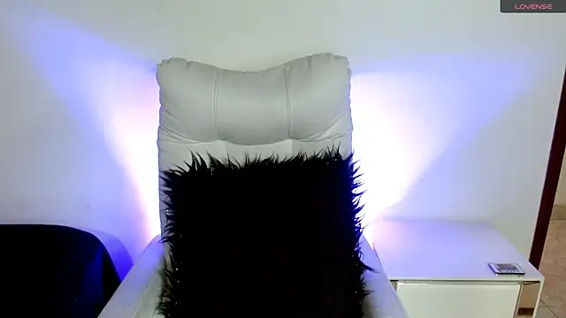 Snapshot of SamanthaRoldaan chatting on 03-21-25, 01:12 SamanthaRoldaan online show from 03-21-25, 01:12