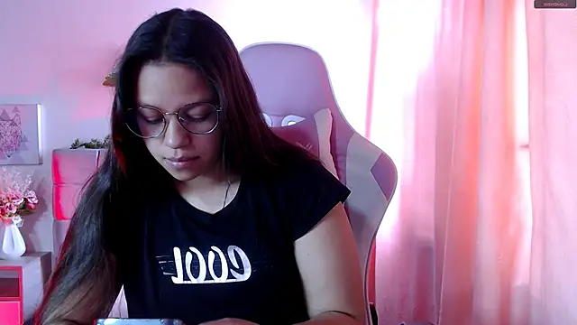 Snapshot of SamanthaRoldaan chatting on 09-12-25, 03:12 SamanthaRoldaan online show from 09-12-25, 03:12