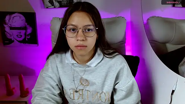 Snapshot of SamanthaRoldaan chatting on 09-15-25, 02:06 SamanthaRoldaan online show from 09-15-25, 02:06