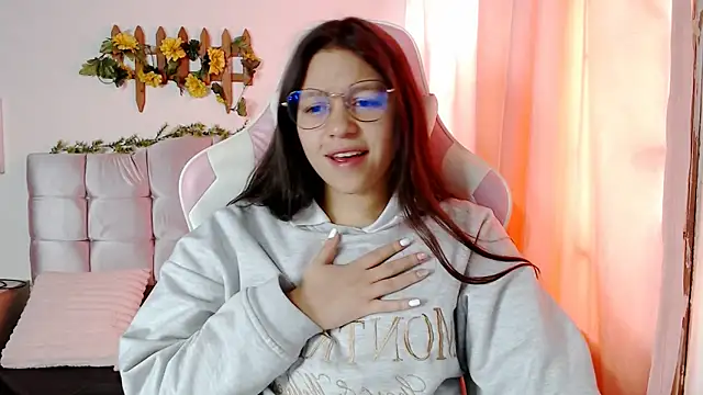 Snapshot of SamanthaRoldaan chatting on 09-26-25, 04:00 SamanthaRoldaan online show from 09-26-25, 04:00