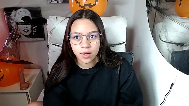 Snapshot of SamanthaRoldaan chatting on 10-15-25, 03:23 SamanthaRoldaan online show from 10-15-25, 03:23