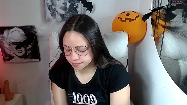 Snapshot of SamanthaRoldaan chatting on 11-02-25, 02:19 SamanthaRoldaan online show from 11-02-25, 02:19