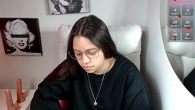 Snapshot of SamanthaRoldaan chatting on 11-13-25, 03:55 SamanthaRoldaan online show from 11-13-25, 03:55