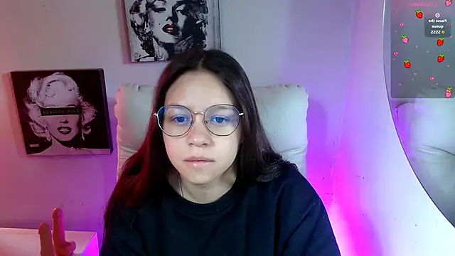 Snapshot of SamanthaRoldaan chatting on 11-21-25, 01:54 SamanthaRoldaan online show from 11-21-25, 01:54