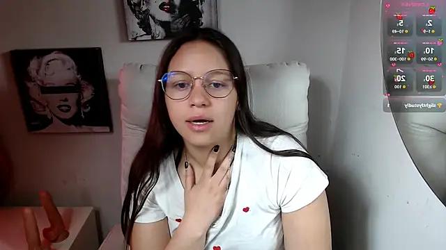 Snapshot of SamanthaRoldaan chatting on 11-25-25, 02:06 SamanthaRoldaan online show from 11-25-25, 02:06