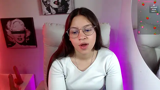 Snapshot of SamanthaRoldaan chatting on 11-27-25, 02:08 SamanthaRoldaan online show from 11-27-25, 02:08