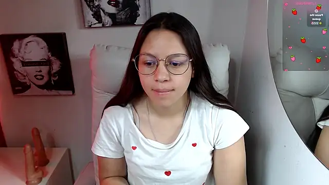 Snapshot of SamanthaRoldaan chatting on 11-28-25, 02:20 SamanthaRoldaan online show from 11-28-25, 02:20