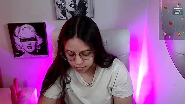 Snapshot of SamanthaRoldaan chatting on 12-03-25, 02:26 SamanthaRoldaan online show from 12-03-25, 02:26