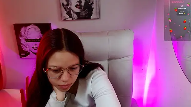 Snapshot of SamanthaRoldaan chatting on 12-05-25, 02:14 SamanthaRoldaan online show from 12-05-25, 02:14