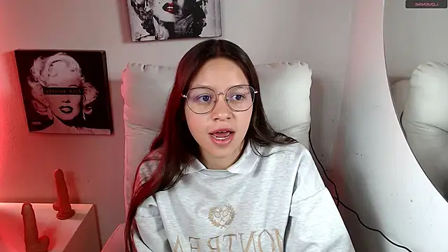 Snapshot of SamanthaRoldaan chatting on 12-15-25, 03:16 SamanthaRoldaan online show from 12-15-25, 03:16