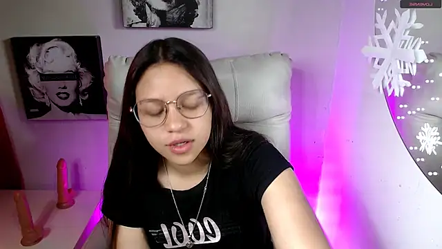 Snapshot of SamanthaRoldaan chatting on 12-20-25, 01:40 SamanthaRoldaan online show from 12-20-25, 01:40