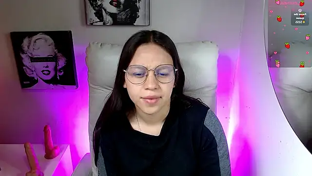 Snapshot of SamanthaRoldaan chatting on 01-12-26, 01:05 SamanthaRoldaan online show from 01-12-26, 01:05