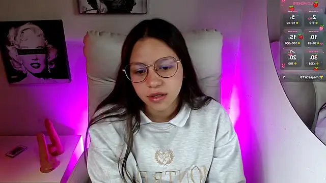 Snapshot of SamanthaRoldaan chatting on 02-02-26, 02:16 SamanthaRoldaan online show from 02-02-26, 02:16