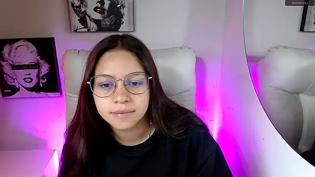 Snapshot of SamanthaRoldaan chatting on 02-18-26, 02:35 SamanthaRoldaan online show from 02-18-26, 02:35